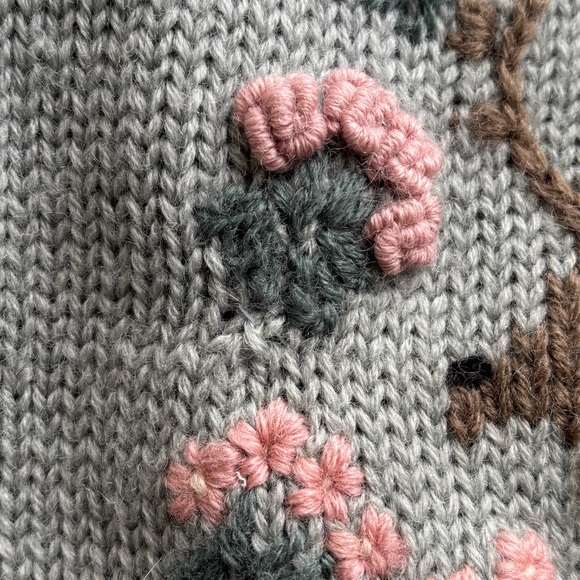 Vintage 80’s Wool Gray/Blue Floral Deer Embroidered Cottagecore Sweater Size L - Picture 7 of 7